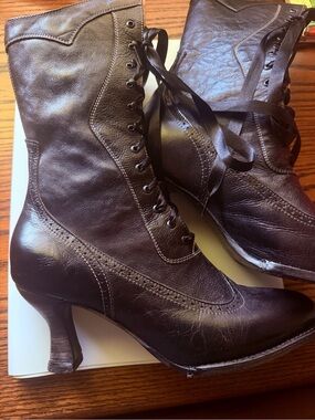 Oak Tree Farms Jasmine Boots Sz 10